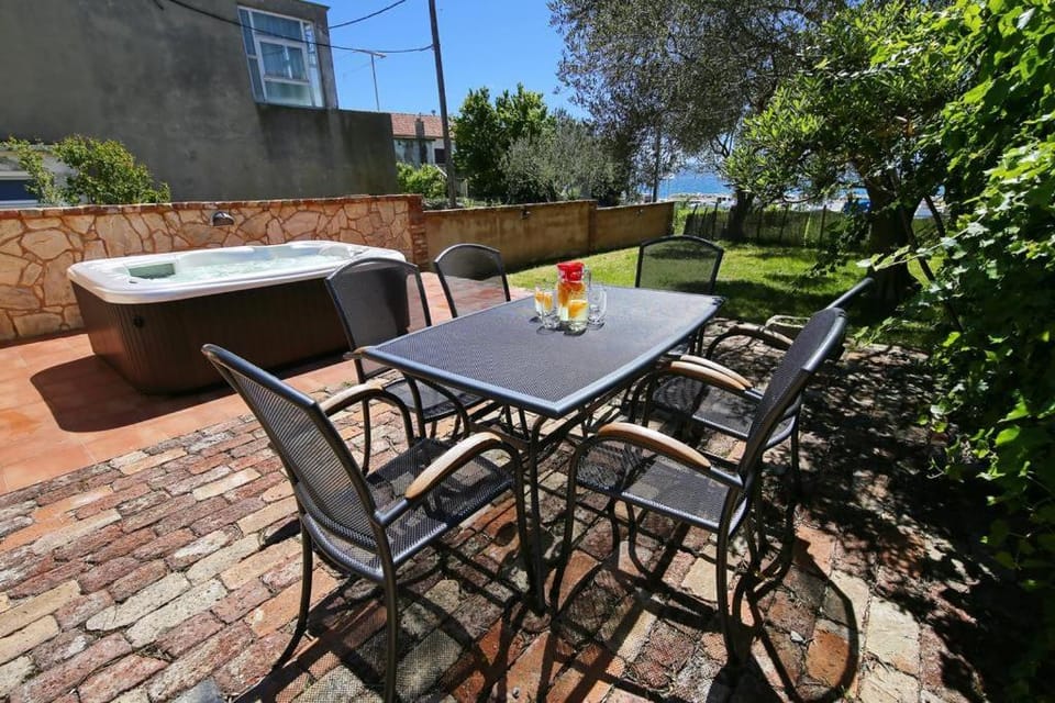 Patio, Garden, Dining area