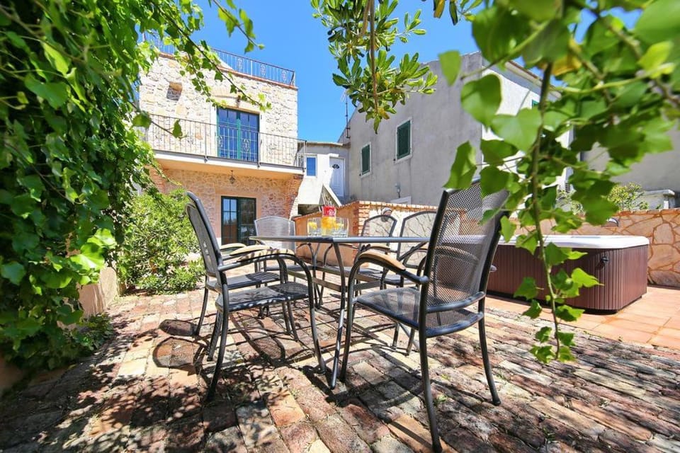 Patio, Garden, Dining area