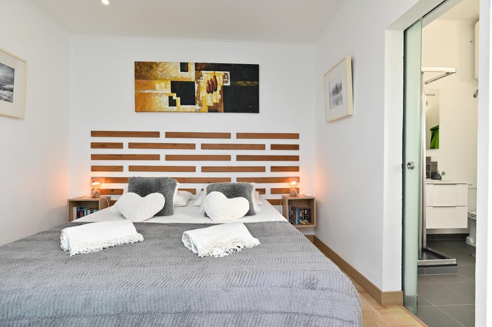 Shower, Bedroom