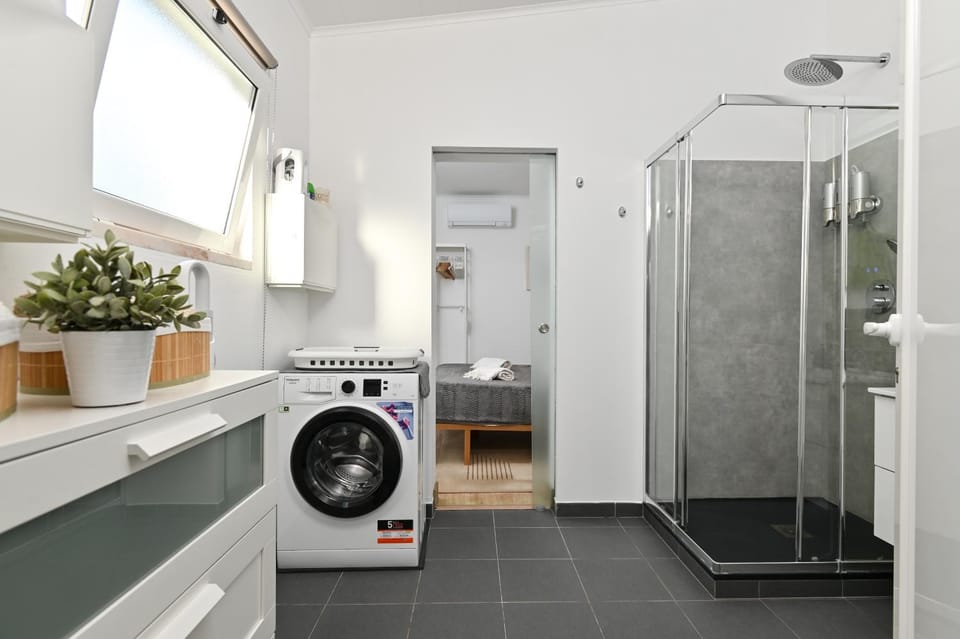 Shower, Bedroom, washing machine