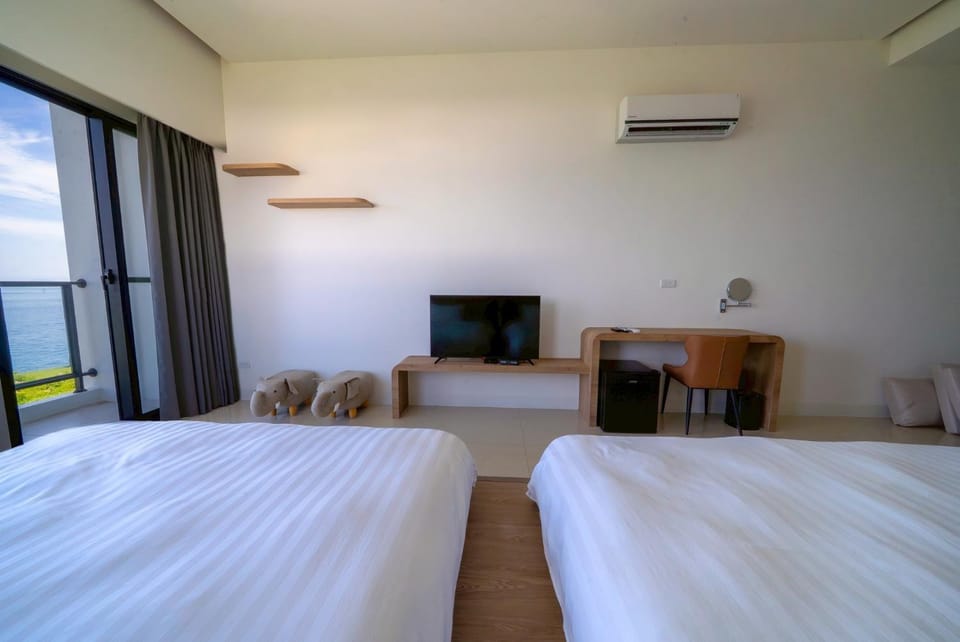 Bed, TV and multimedia, Photo of the whole room, Bedroom, air conditioner