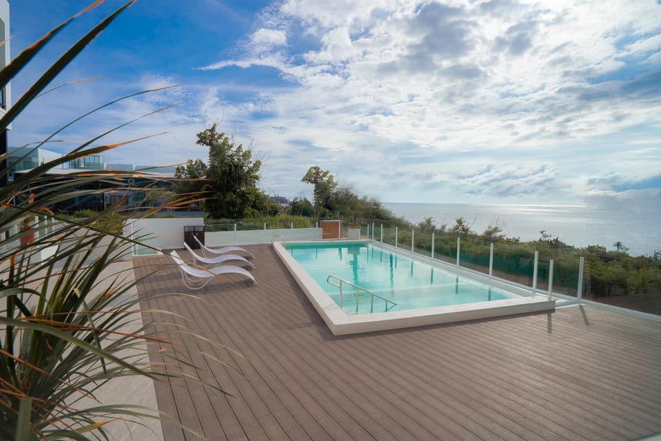 Day, Natural landscape, Pool view, Sea view, Swimming pool, sunbed