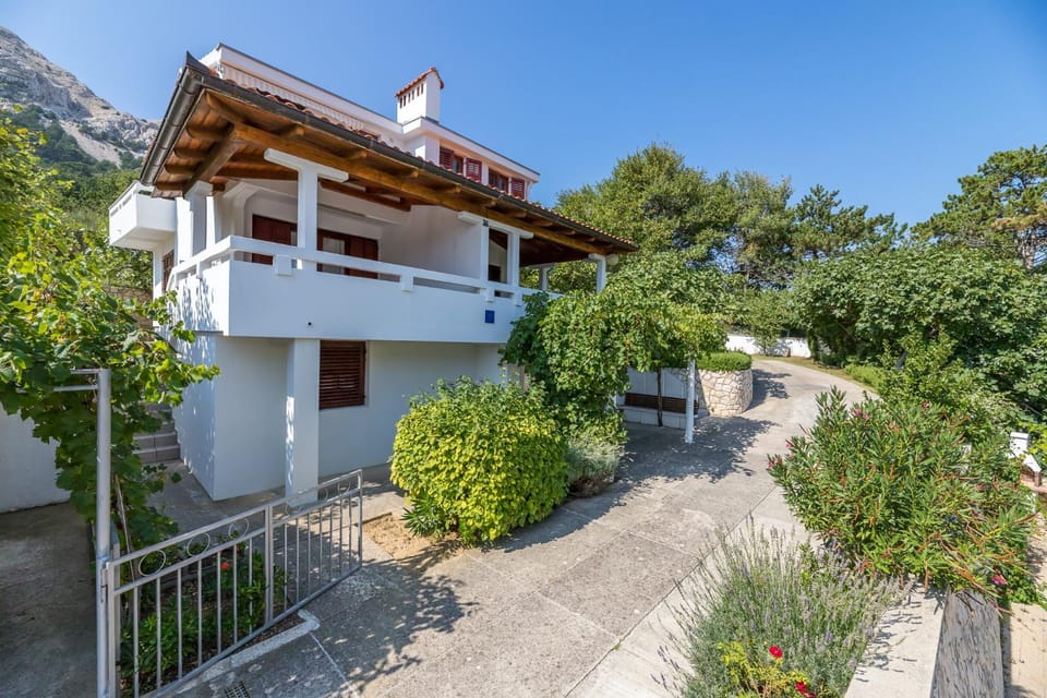 Property building, Facade/entrance, Garden