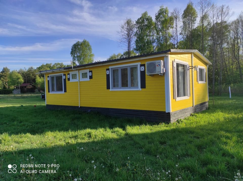 Domek letniskowy - żółty-całoroczny House in Pomeranian Voivodeship