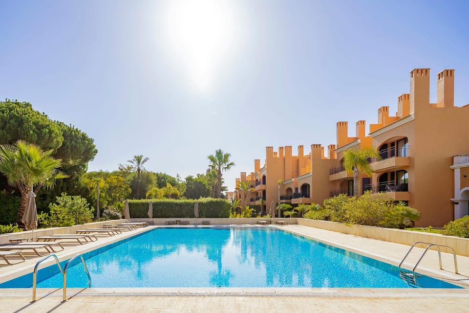 Property building, Swimming pool, Swimming pool