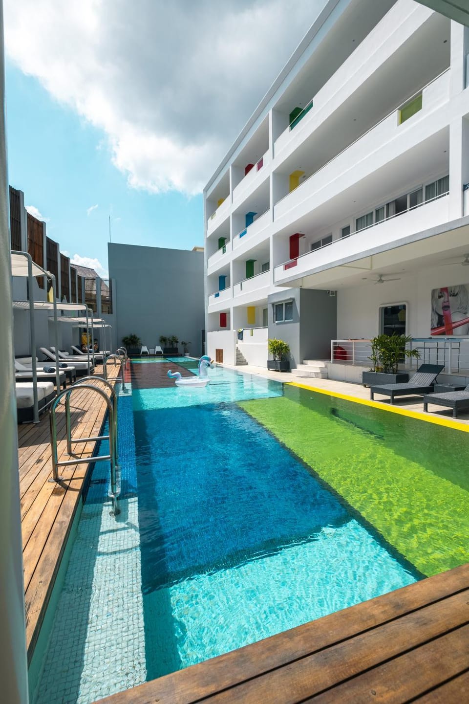 Property building, Day, Swimming pool, sunbed