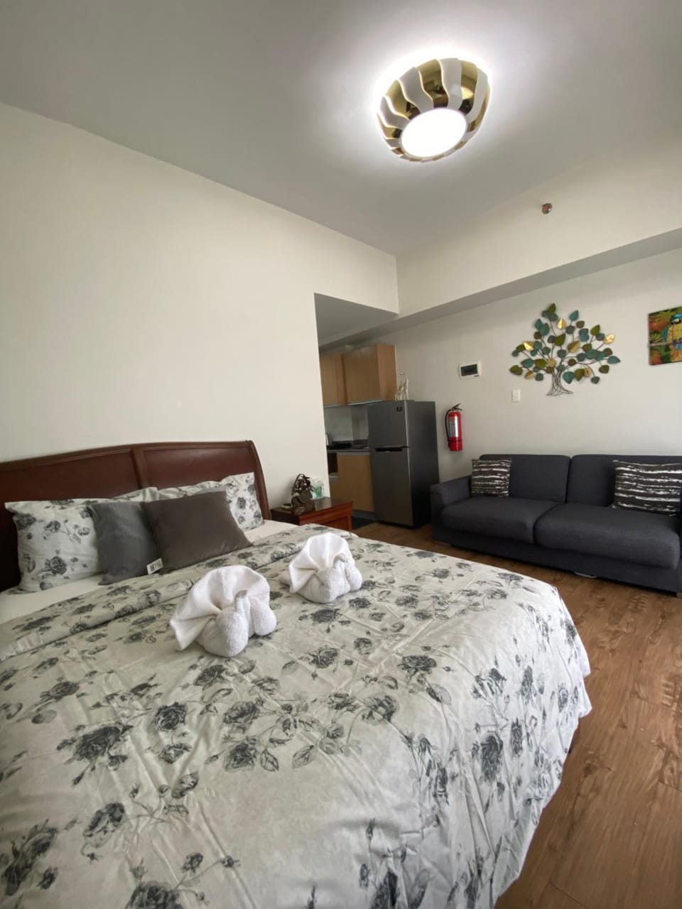 Bed, Seating area
