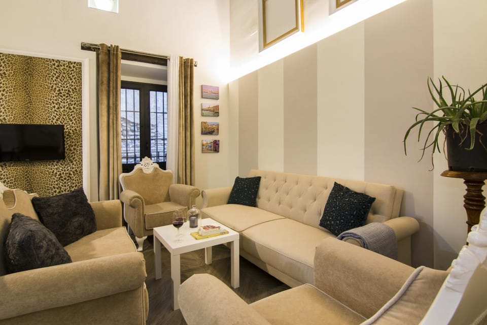 Living room, Seating area