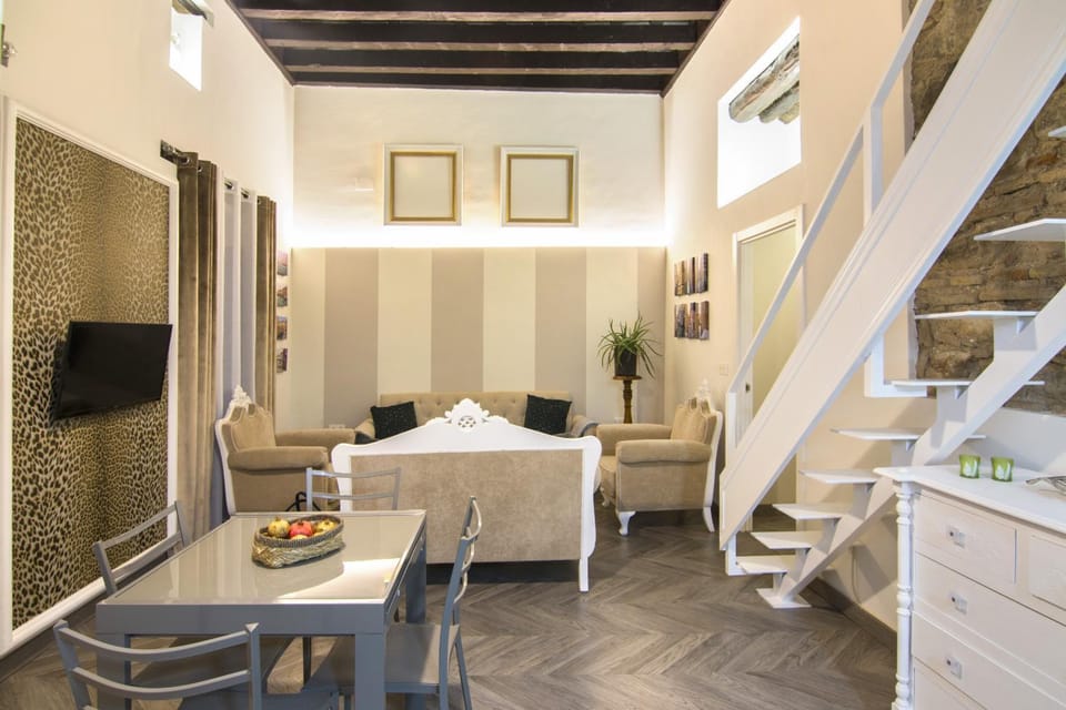 Photo of the whole room, Seating area, Dining area