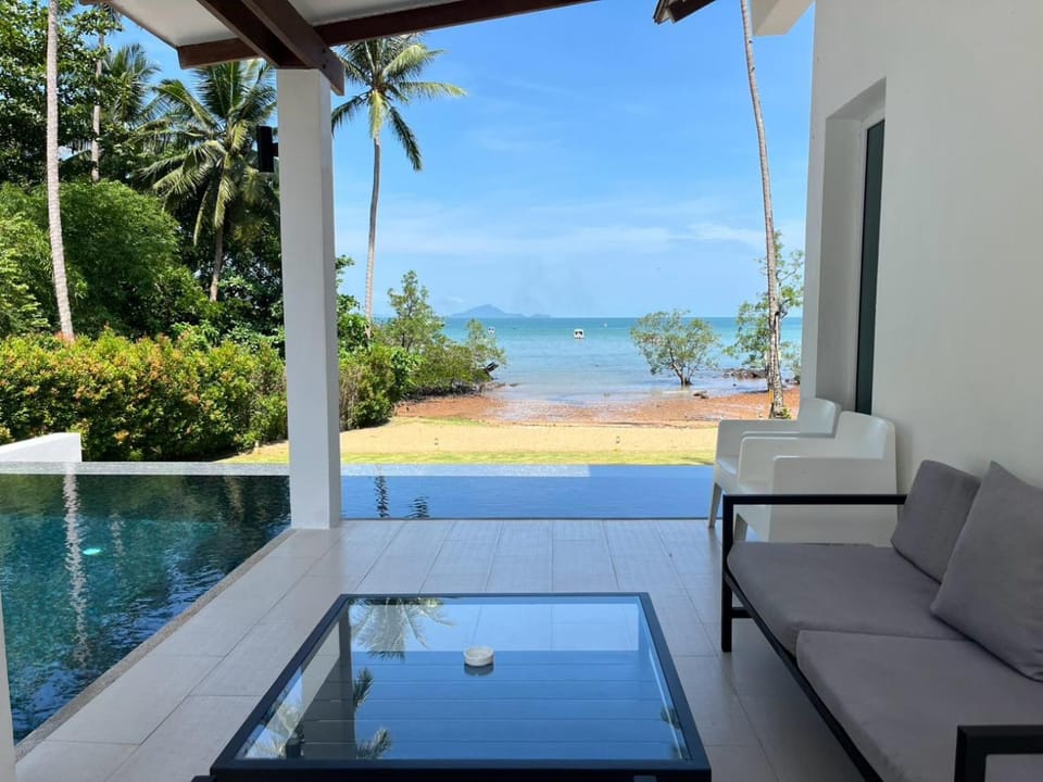 Balcony/Terrace, Sea view, Swimming pool