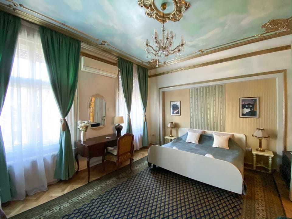 Bed, Living room, Seating area, Bedroom