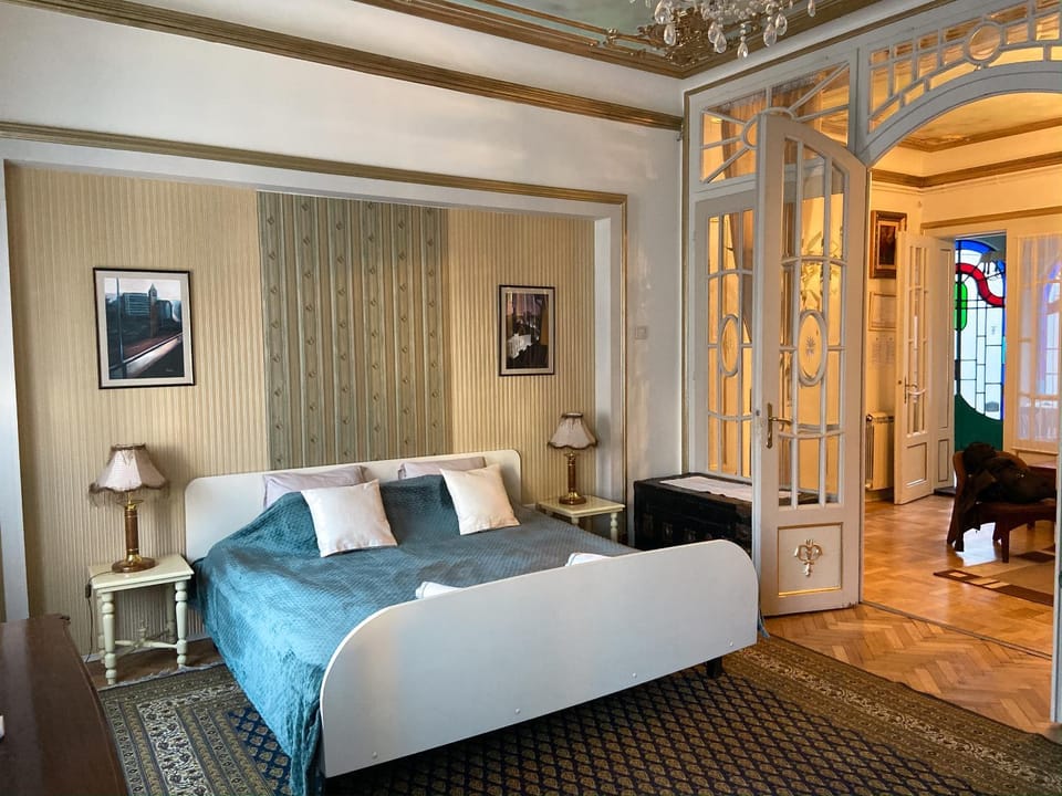 Bed, Living room, Bedroom