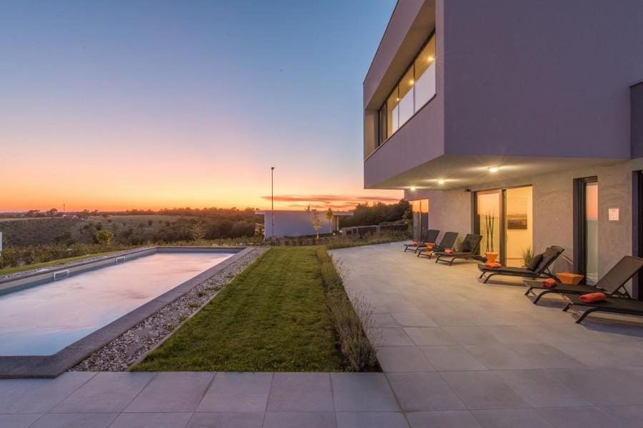 Property building, Garden, Swimming pool