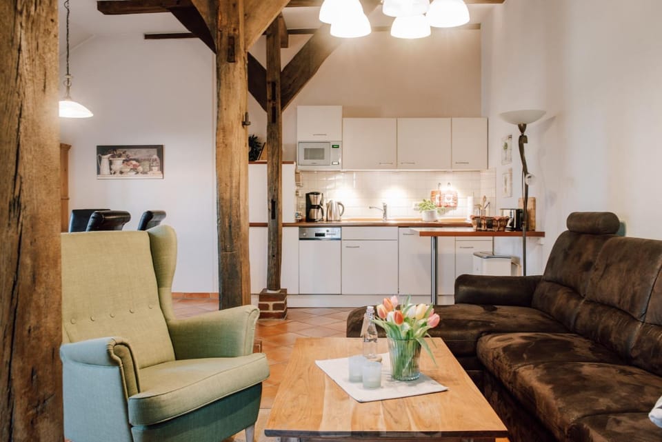 Kitchen or kitchenette, Living room, Seating area