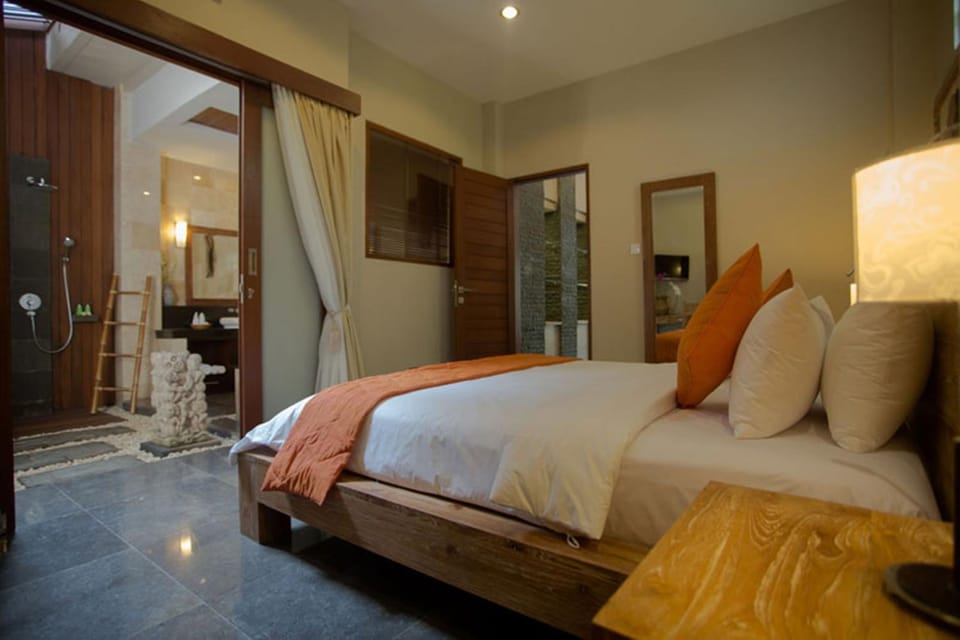 Photo of the whole room, Decorative detail, Seating area, Bedroom