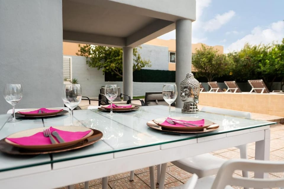 Villa Sunset - San Antonio Bay Villa in Ibiza