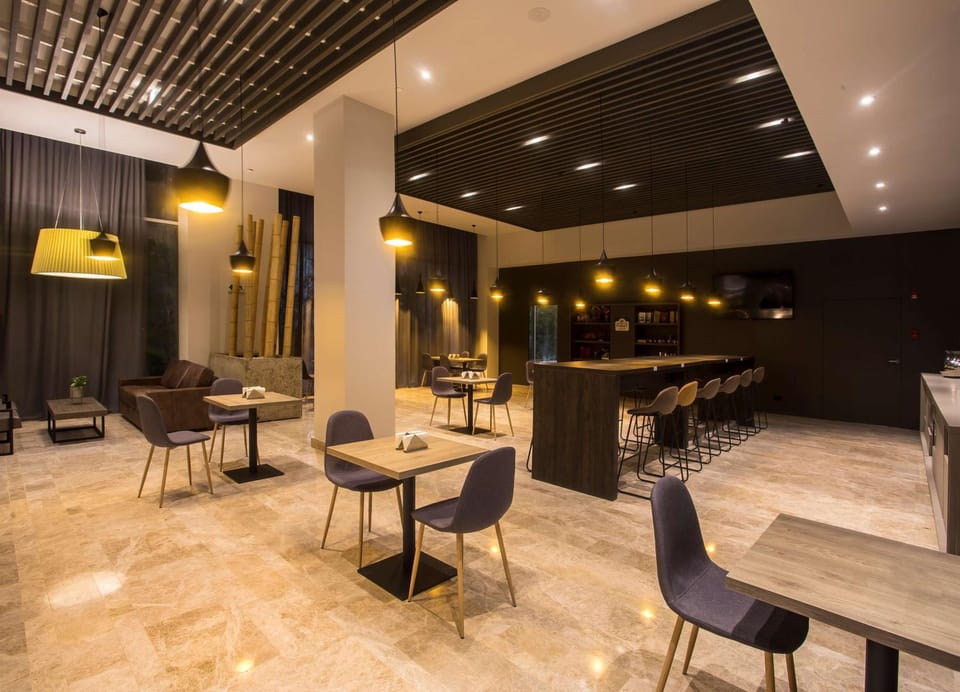Restaurant/places to eat, Lobby or reception