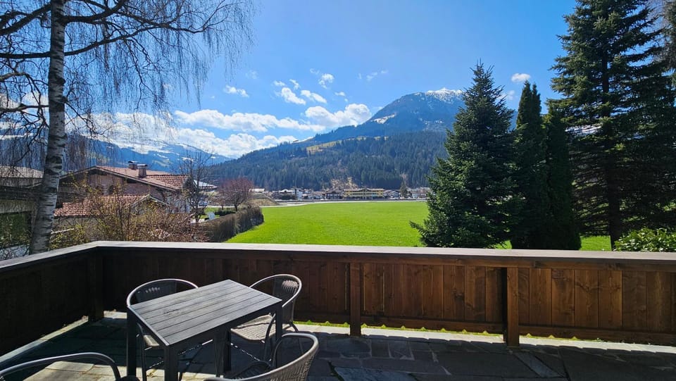 Natural landscape, View (from property/room), Balcony/Terrace, Balcony/Terrace, Seating area, Mountain view