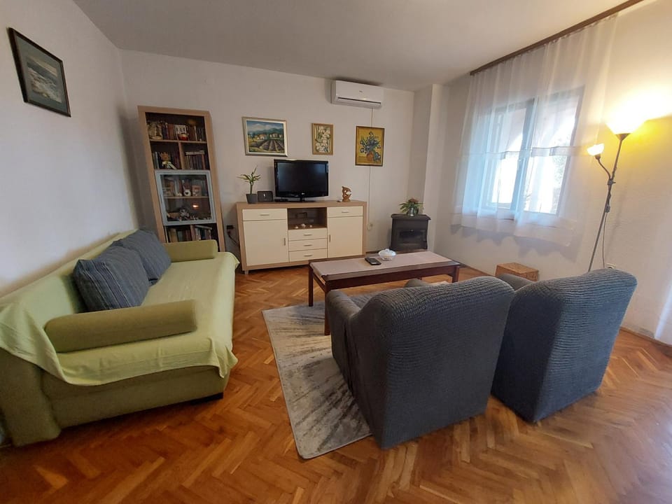 TV and multimedia, Living room, air conditioner