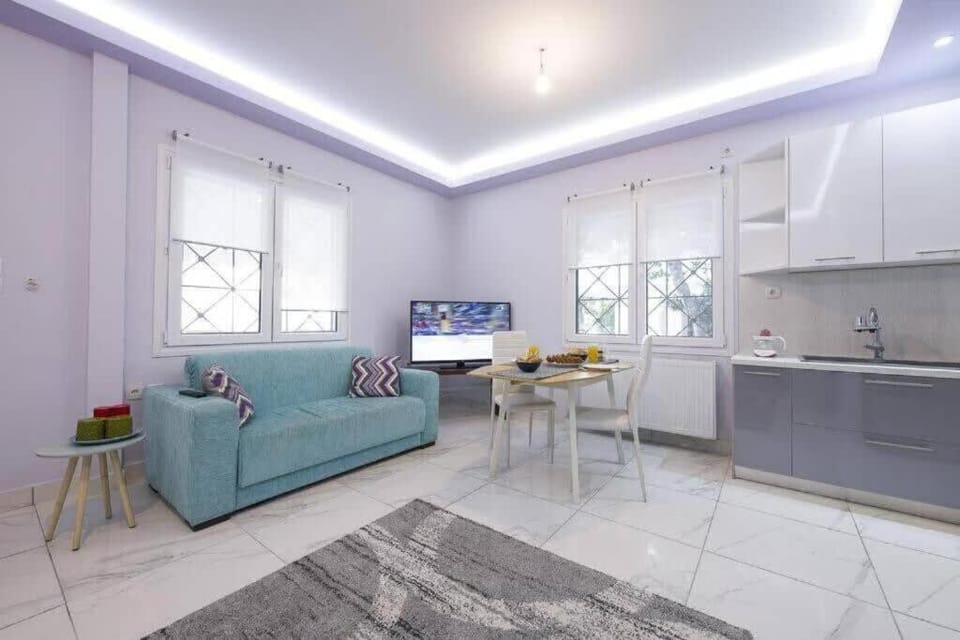 Modern fully-equipped house, 5 min walk from metro House in Chalandri