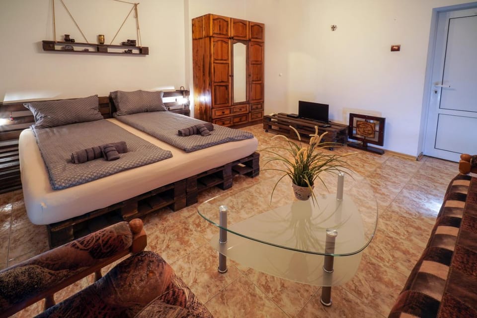 Bed, Seating area, Bedroom, Family, wardrobe