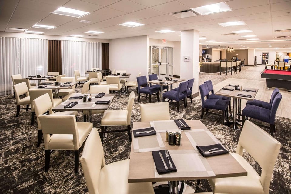 Restaurant/places to eat, Dining area, On site