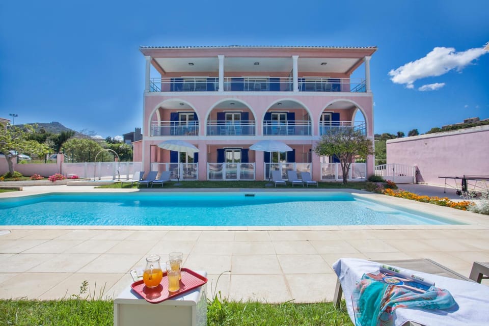 Day, Food and drinks, Pool view, Swimming pool