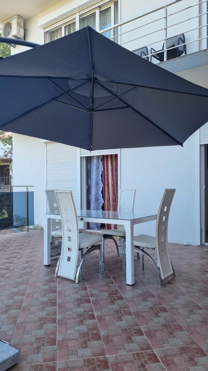 Property building, Patio, Balcony/Terrace