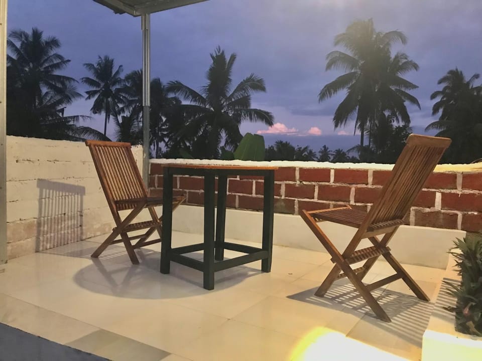 Patio, Restaurant/places to eat, Balcony/Terrace, Seating area, Sunset