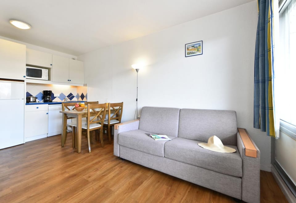 Day, Kitchen or kitchenette, Living room, Seating area, Dining area, minibar, stove