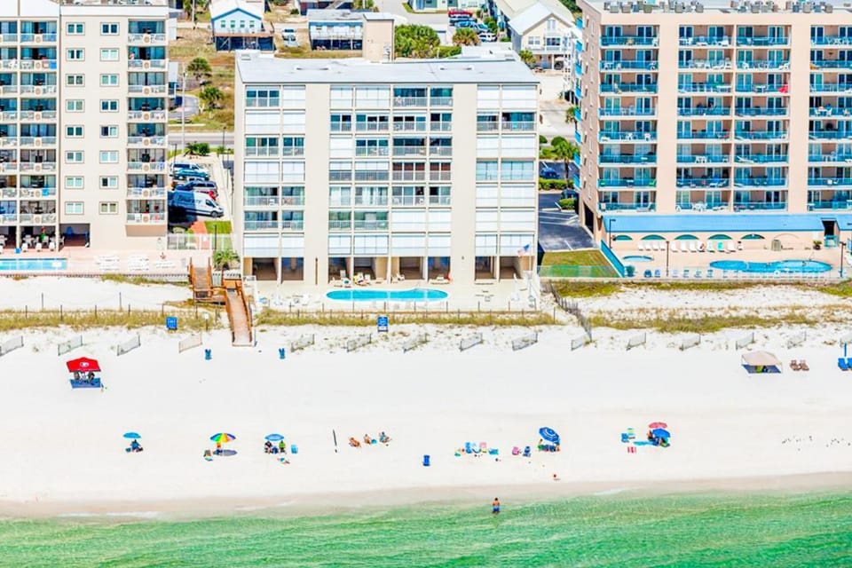 The Edgewater 44 Apartment in West Beach