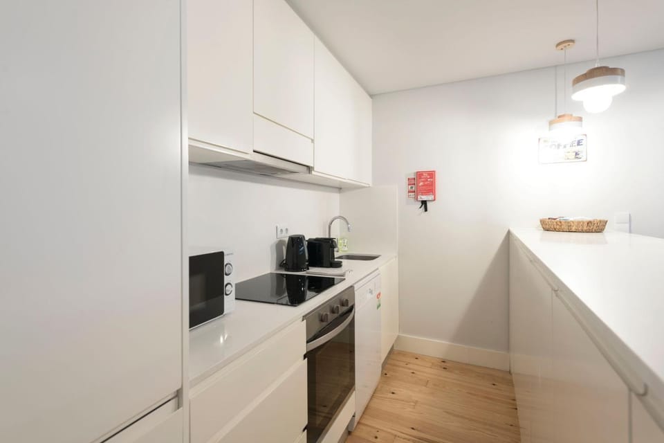 LovelyStay - Porto Peaceful Living W/ Backyard Apartment in Porto