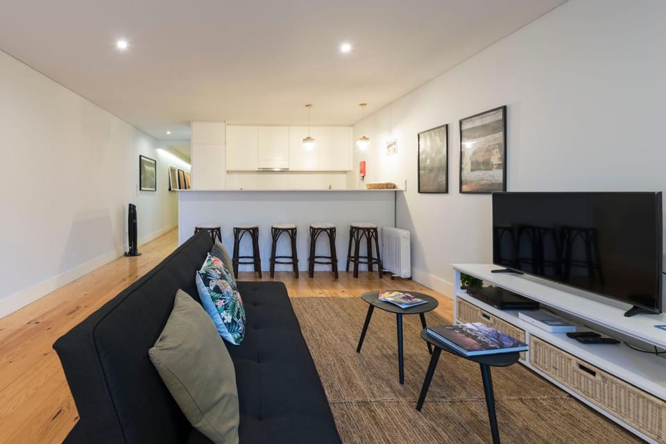 LovelyStay - Porto Peaceful Living W/ Backyard Apartment in Porto