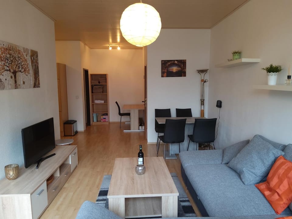Communal lounge/ TV room, TV and multimedia, Living room, Lounge or bar, Seating area, Dining area