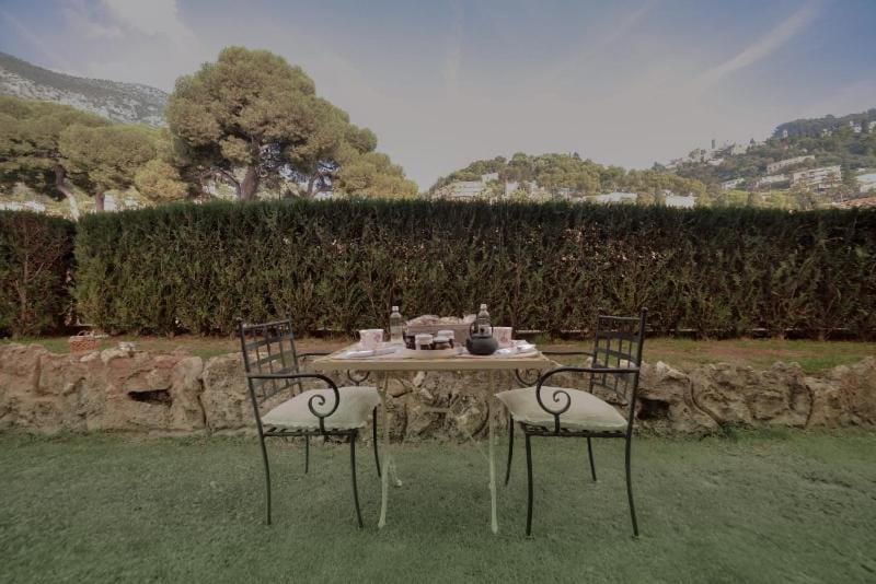 Diodato Suite Apartment - Amazing Location, WiFi, Pool, Sauna, Gym & Private Garden Apartment in Roquebrune-Cap-Martin