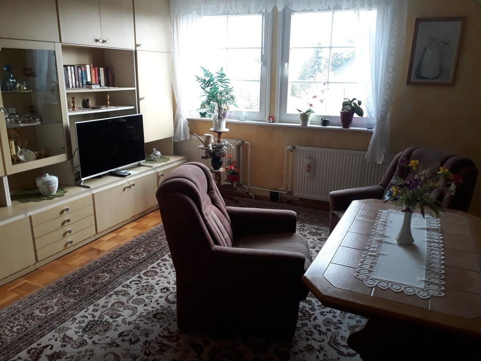 Communal lounge/ TV room, Seating area
