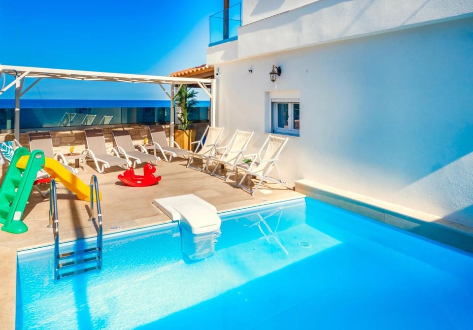 Balcony/Terrace, Area and facilities, Swimming pool