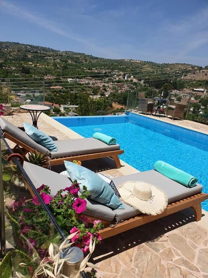 City view, Garden view, Landmark view, Mountain view, Pool view, Swimming pool, Swimming pool