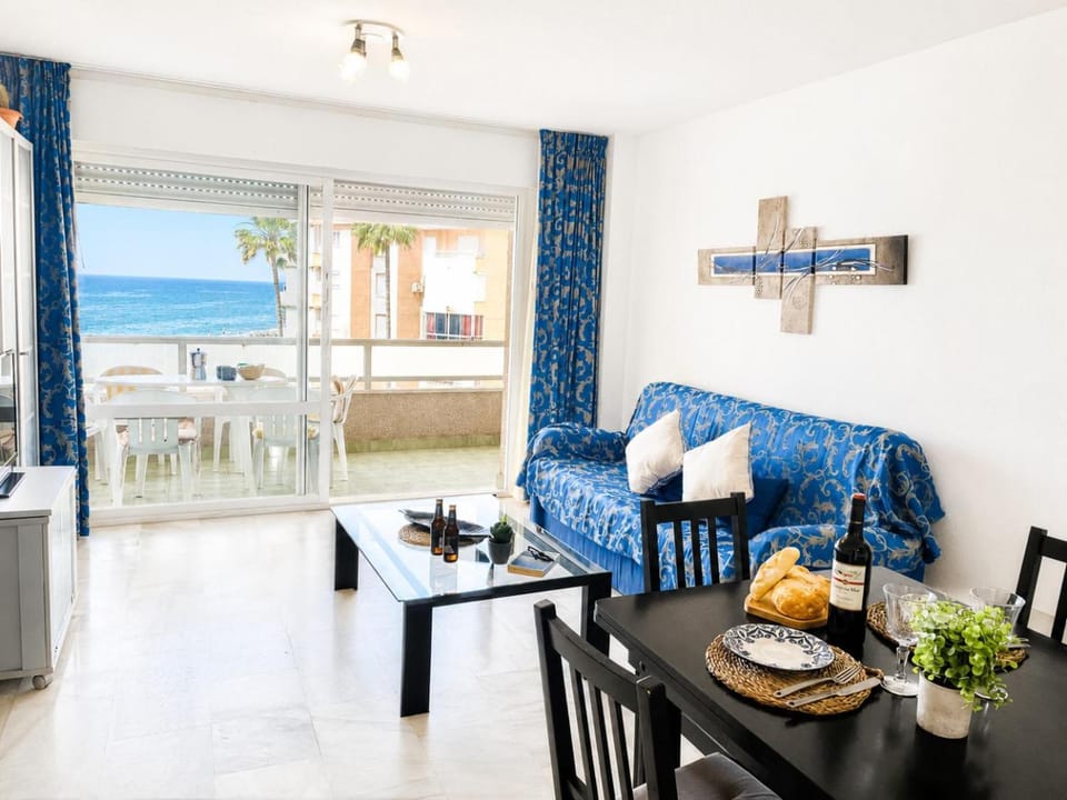 Natural landscape, View (from property/room), Balcony/Terrace, Dining area, Sea view