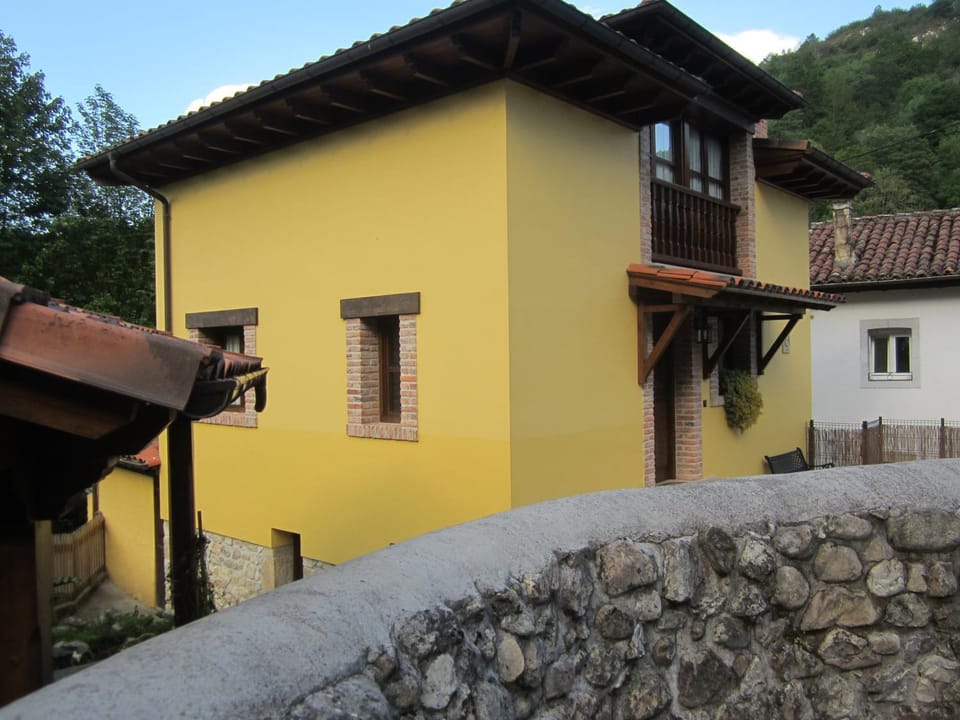 CASA RURAL LA MONTESINA House in Asturias