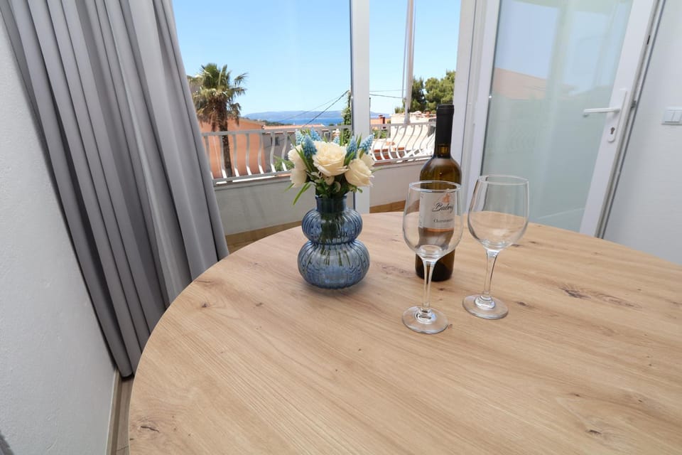 Day, Natural landscape, View (from property/room), Dining area, Sea view