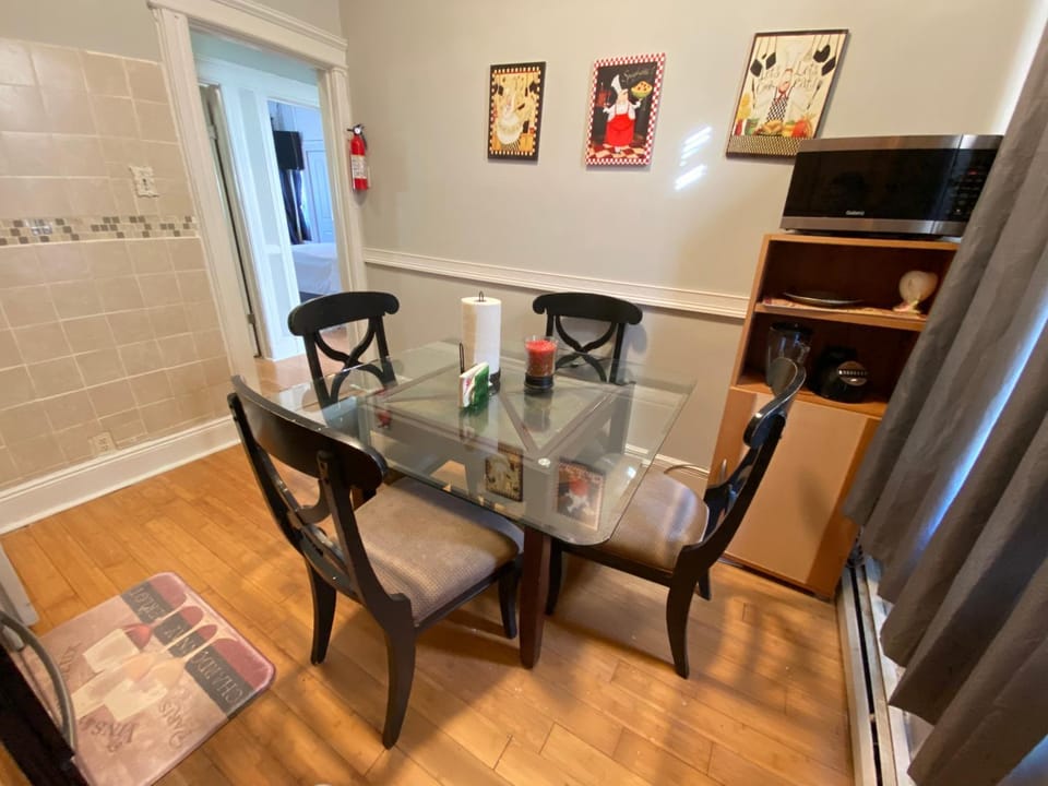 Cozy apt in WEST NY, NEW JERSEY, at 2 bloks from bus stop-15 minutes 2NY 7MINUTES VIA NYWATERWAY FERRY-BETTER CAN'T BE!! Apartment in North Bergen