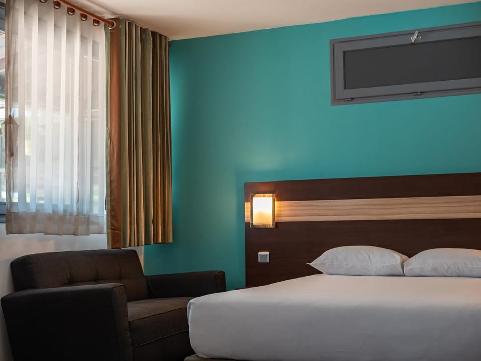 Photo of the whole room, Family