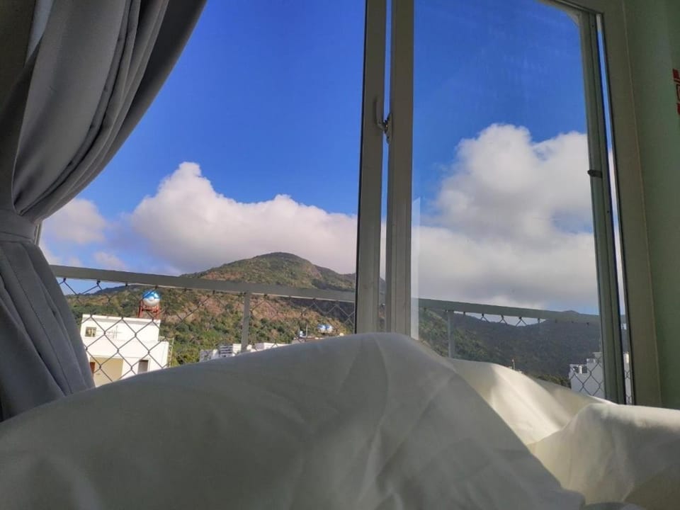 Bed, Natural landscape, Photo of the whole room, Bedroom, Mountain view