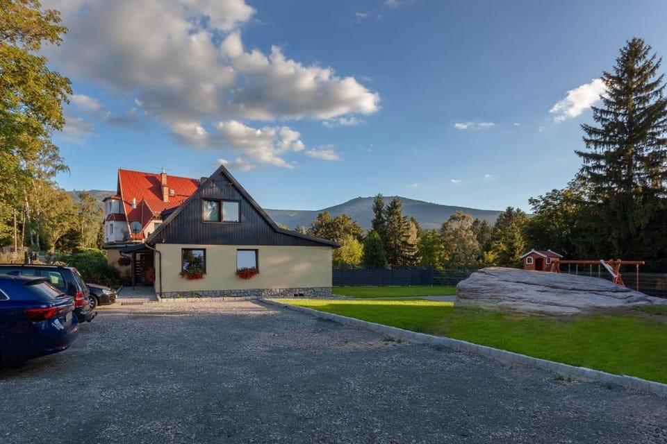 Property building, Day, Natural landscape, Mountain view, Parking
