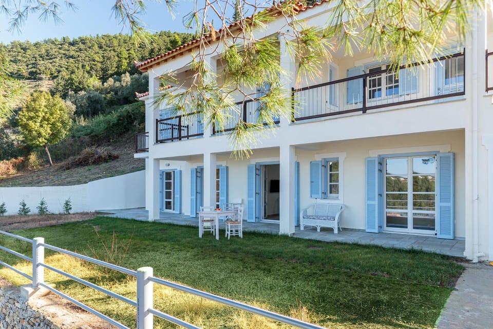 Property building, Garden, Garden view, Mountain view