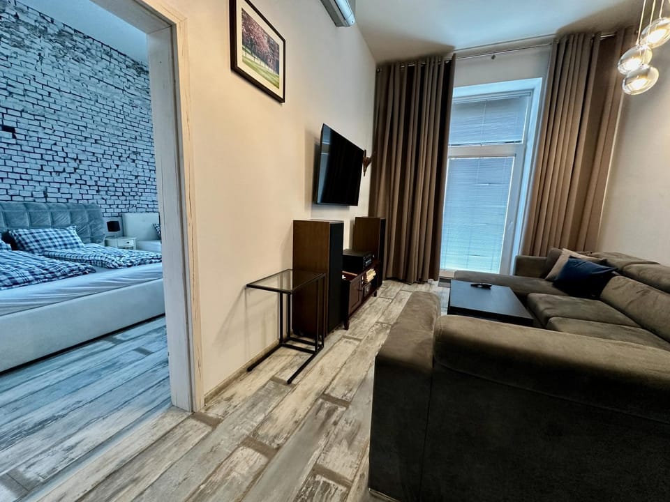 Communal lounge/ TV room, Bed, TV and multimedia, Living room, Photo of the whole room, Seating area, Bedroom