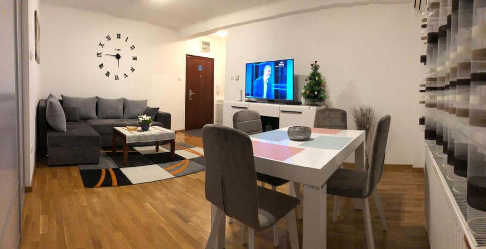 Paris apartment -Free private parking Apartment in Novi Sad