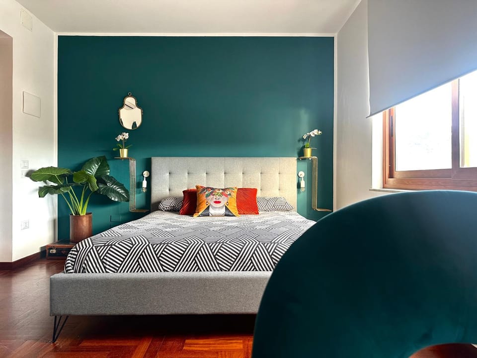 Photo of the whole room, Bedroom