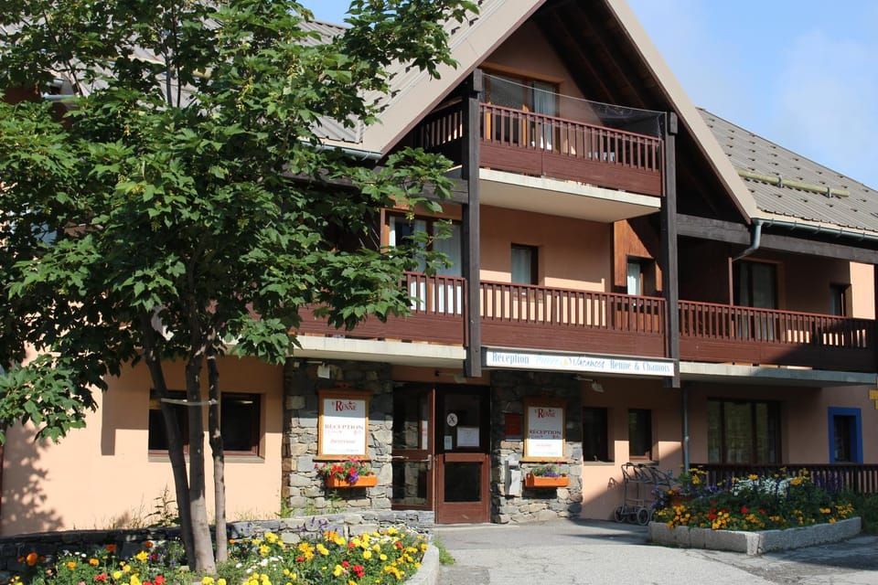 Pied de pistes, résidence 3 étoiles tout confort dont terrasse et piscine Apartment in Auvergne-Rhône-Alpes